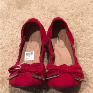 NWT Memory Foam Red Flats W/Bow